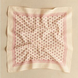 Le Foulard Pour La Vie" floral scarf